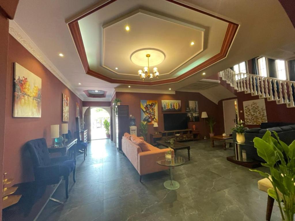 Spacious Villa!