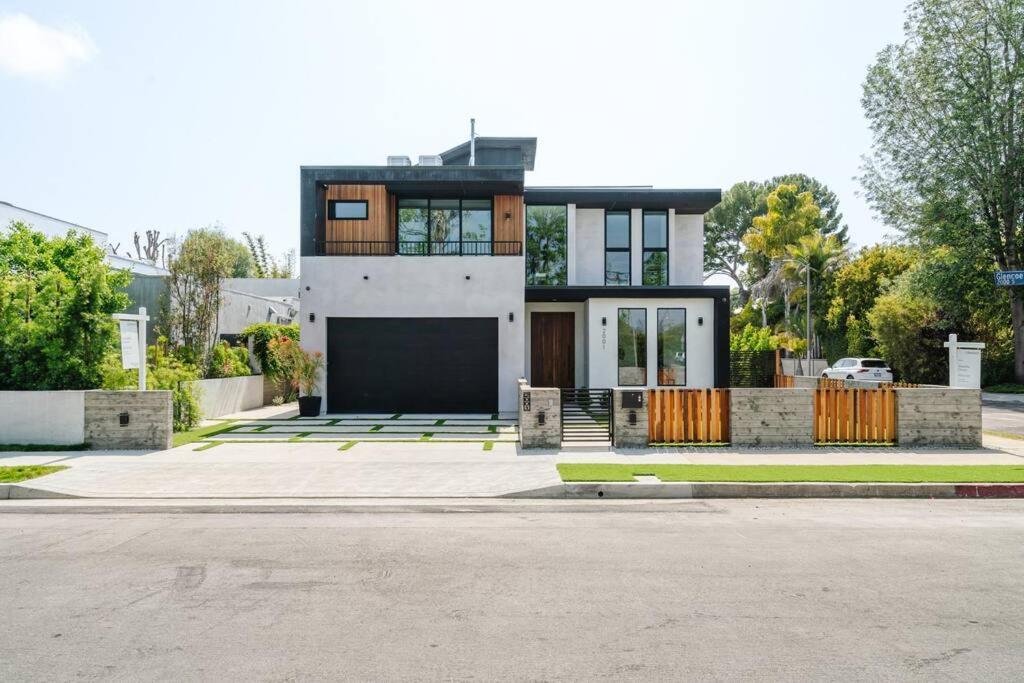 Venice Modern Mansion with Pool Spa & Rooftop Deck